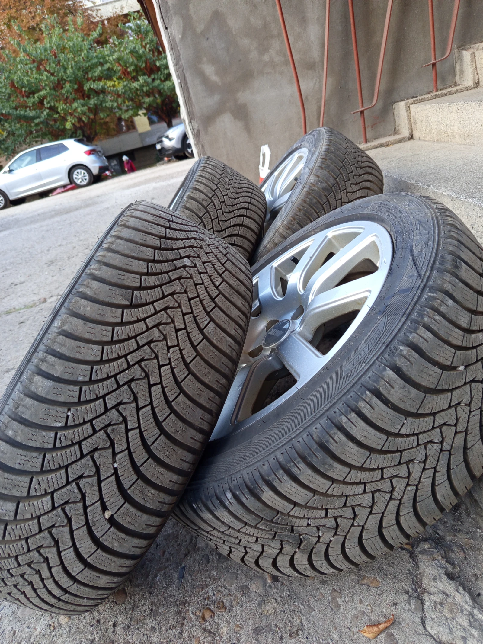 ���� � ������ 215/45R17 �� Toyota | Mobile.bg � ����������� 2