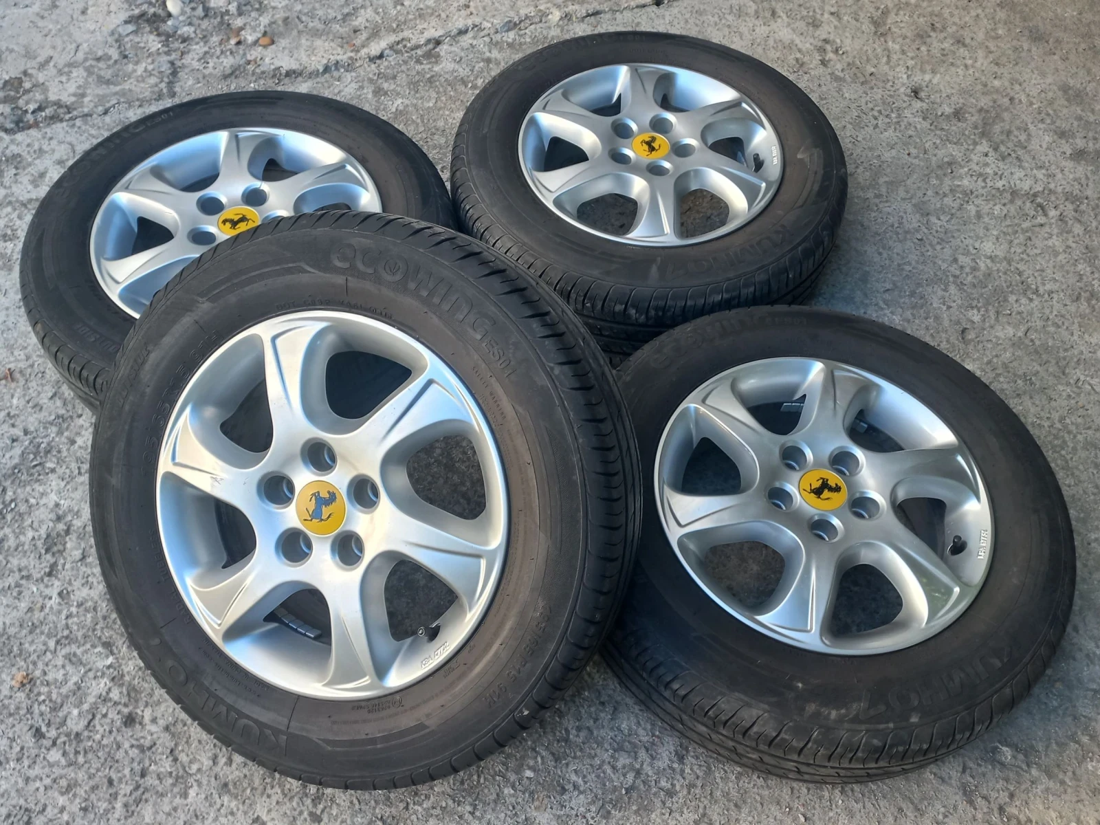 Гуми с джанти Kumho 195/65R15, снимка 2 - Гуми и джанти - 55887551