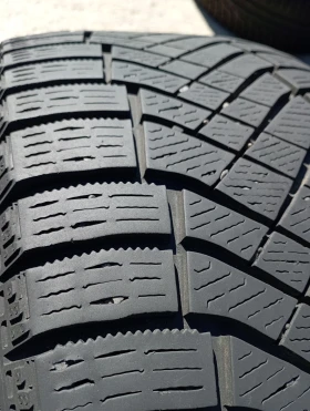 Гуми Зимни 225/45R17, снимка 5 - Гуми и джанти - 47678246