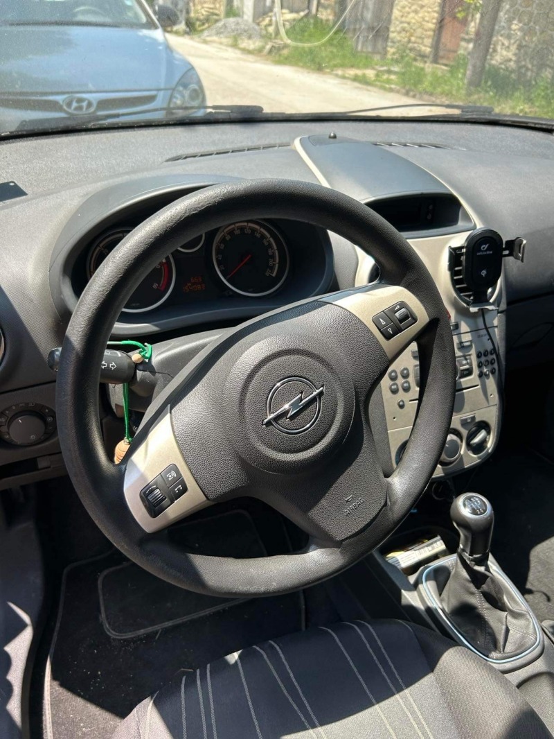 Opel Corsa, снимка 2 - Автомобили и джипове - 45828536