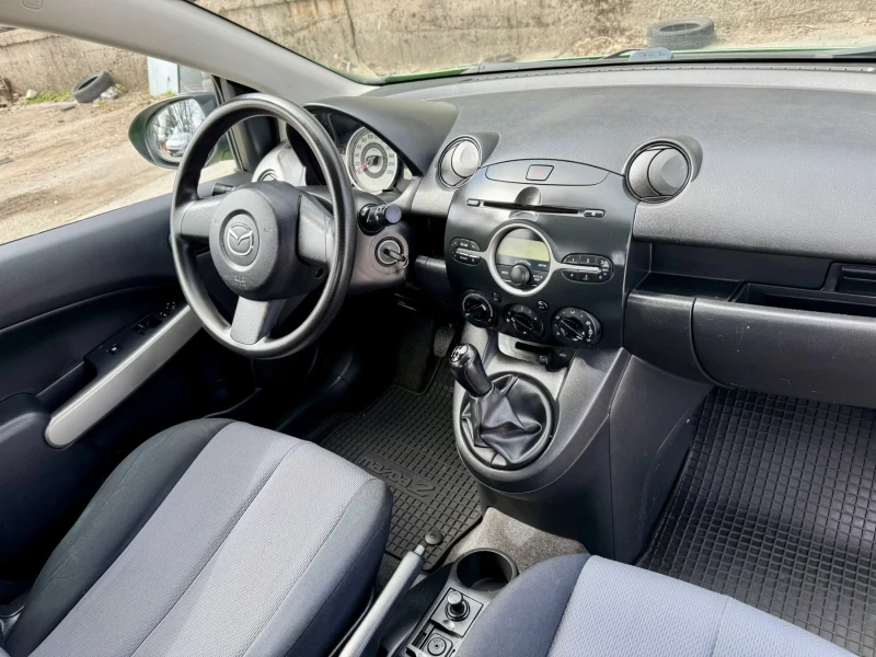 Mazda 2 1.3i 75ps , снимка 6 - Автомобили и джипове - 49596629