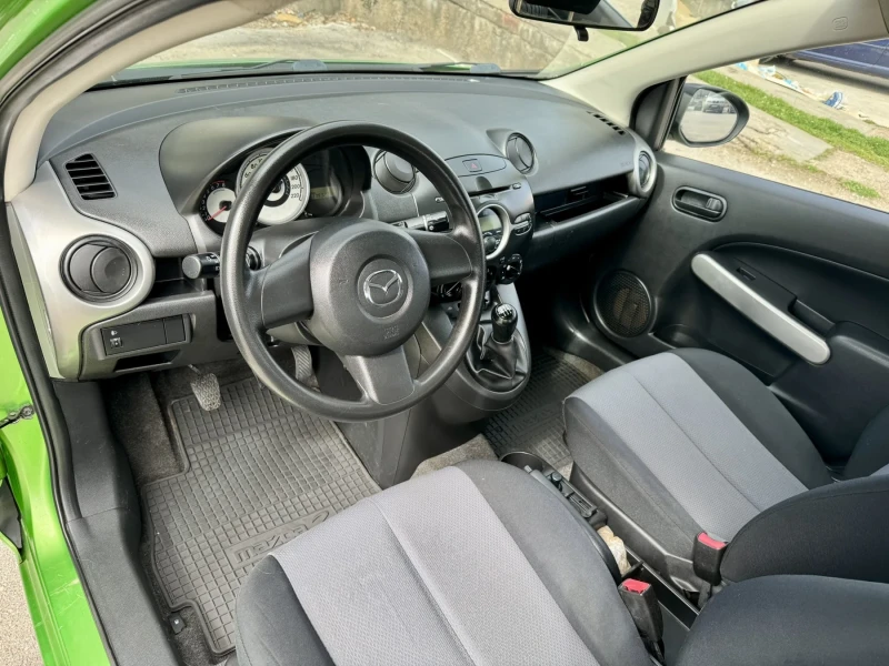 Mazda 2 1.3i 75ps , снимка 7 - Автомобили и джипове - 49596629