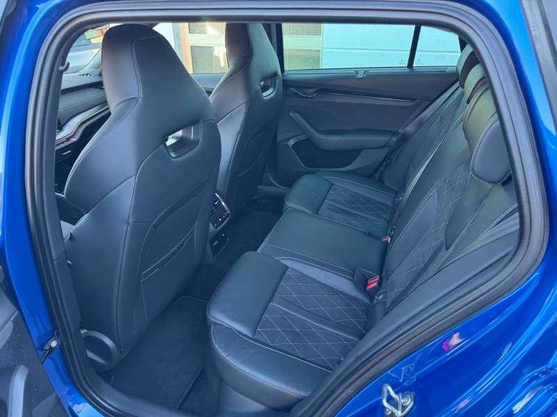 Skoda Octavia 2.0-TDI/200HP/RS+ /LED/ACC/CAM/HUD/NAVI/120vpr, снимка 10 - Автомобили и джипове - 49664105