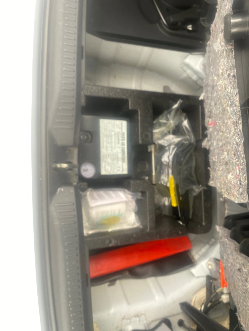 Toyota Auris Hibrid Швейцария, снимка 5 - Автомобили и джипове - 51223726