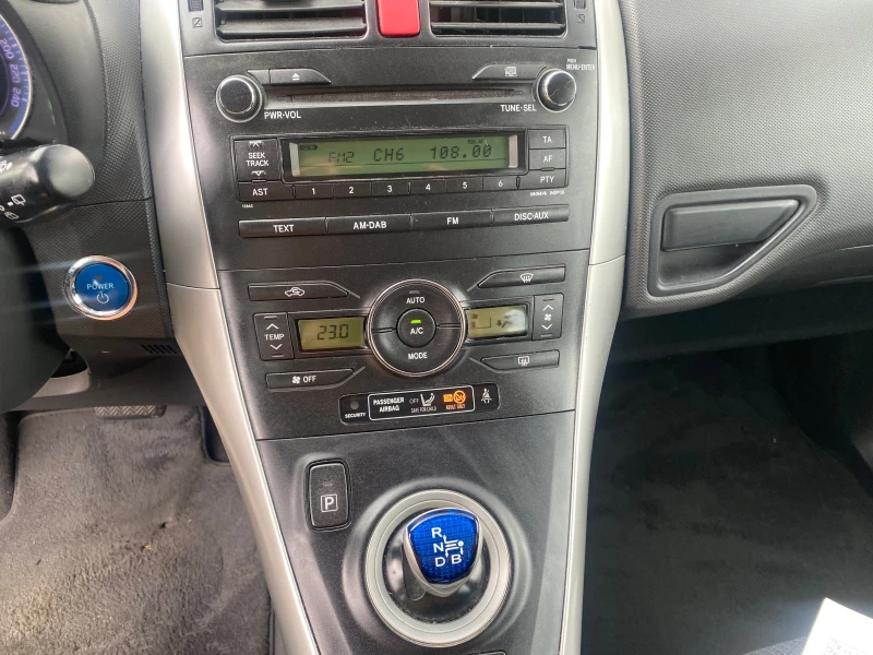 Toyota Auris Hibrid Швейцария, снимка 10 - Автомобили и джипове - 51223726