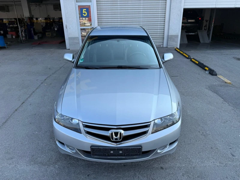 Honda Accord 2.0i FACELIFT, снимка 3 - Автомобили и джипове - 51861912