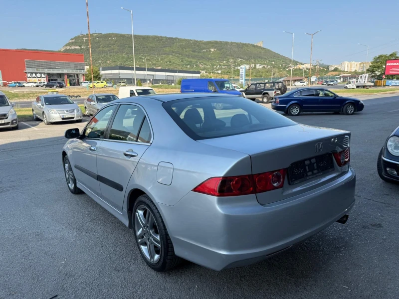 Honda Accord 2.0i FACELIFT, снимка 6 - Автомобили и джипове - 51861912