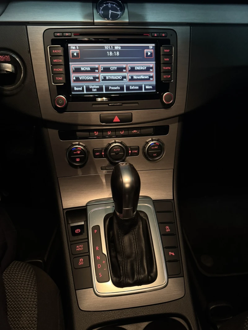 VW Passat, снимка 12 - Автомобили и джипове - 52683497