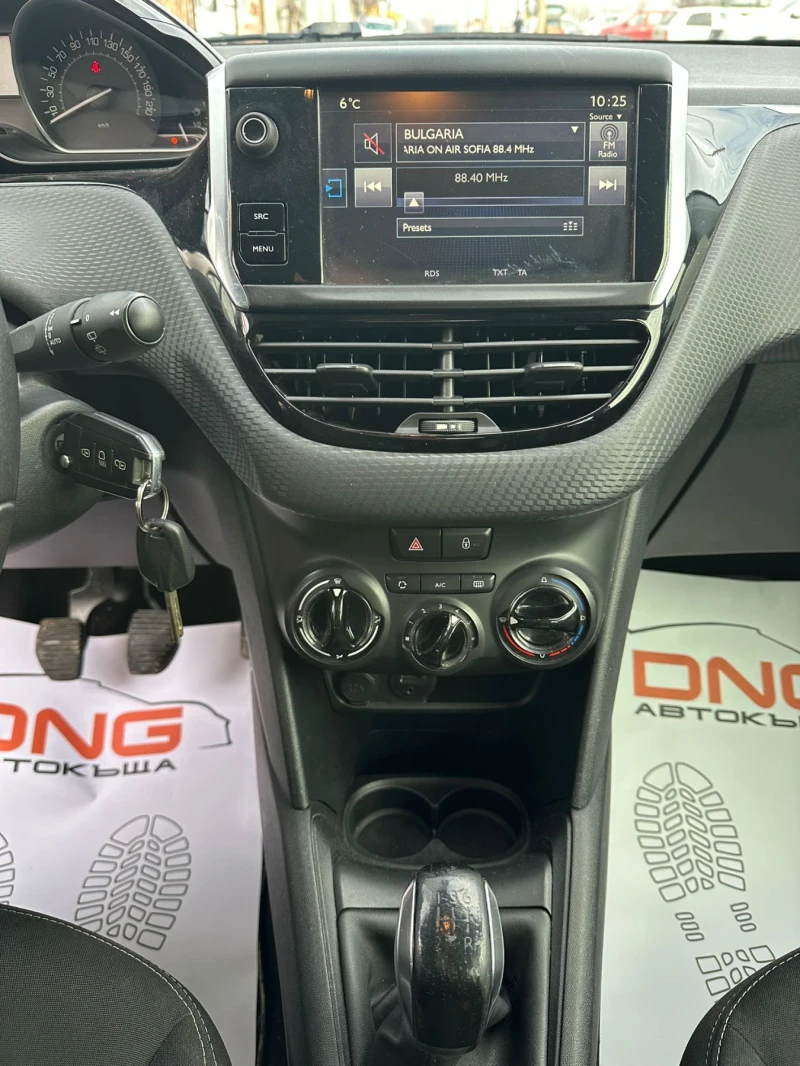 Peugeot 208 GTline 1, 200 EURO6, снимка 13 - Автомобили и джипове - 53055867