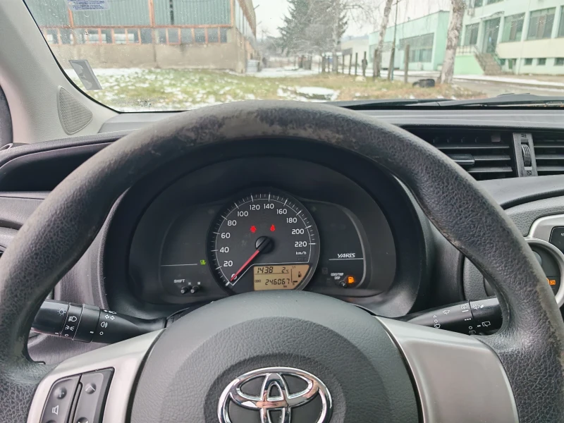 Toyota Yaris 1.4 D4D, снимка 11 - Автомобили и джипове - 53538654
