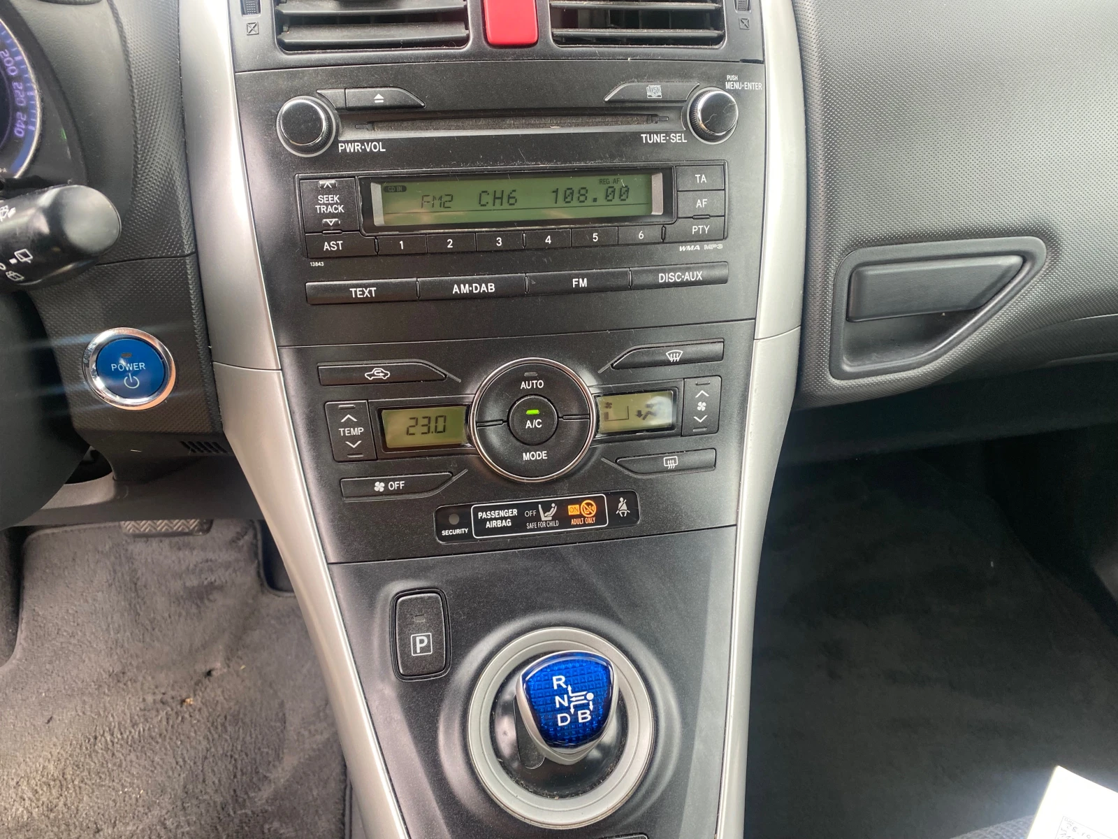 Toyota Auris Hibrid Швейцария - изображение 10