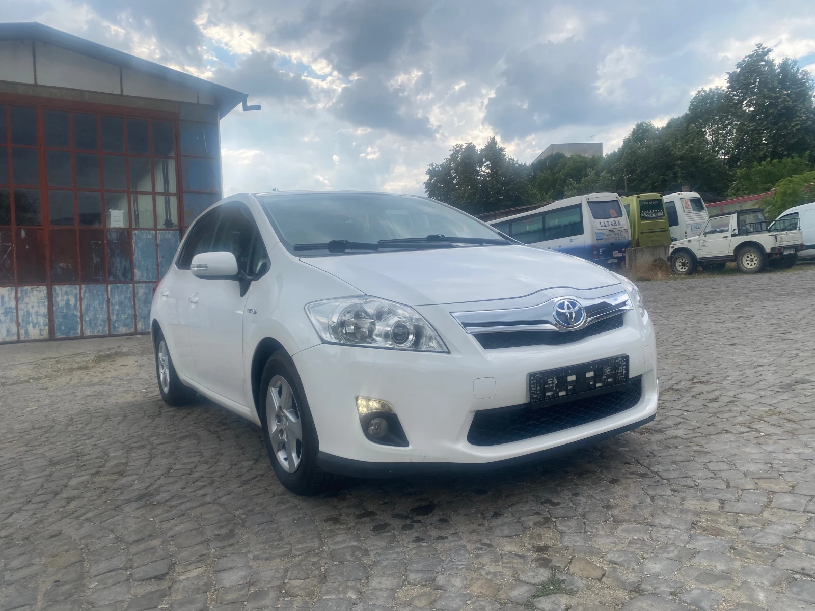 Toyota Auris Hibrid Швейцария - изображение 2