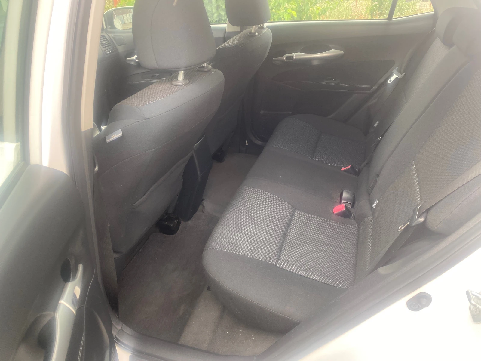Toyota Auris Hibrid Швейцария - изображение 6