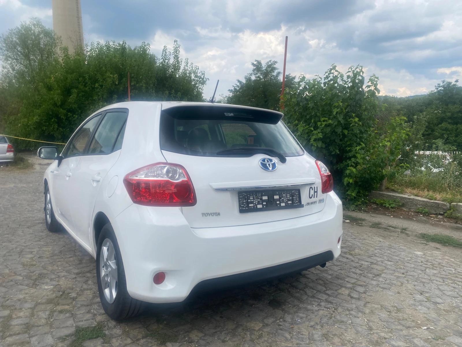 Toyota Auris Hibrid Швейцария - изображение 4