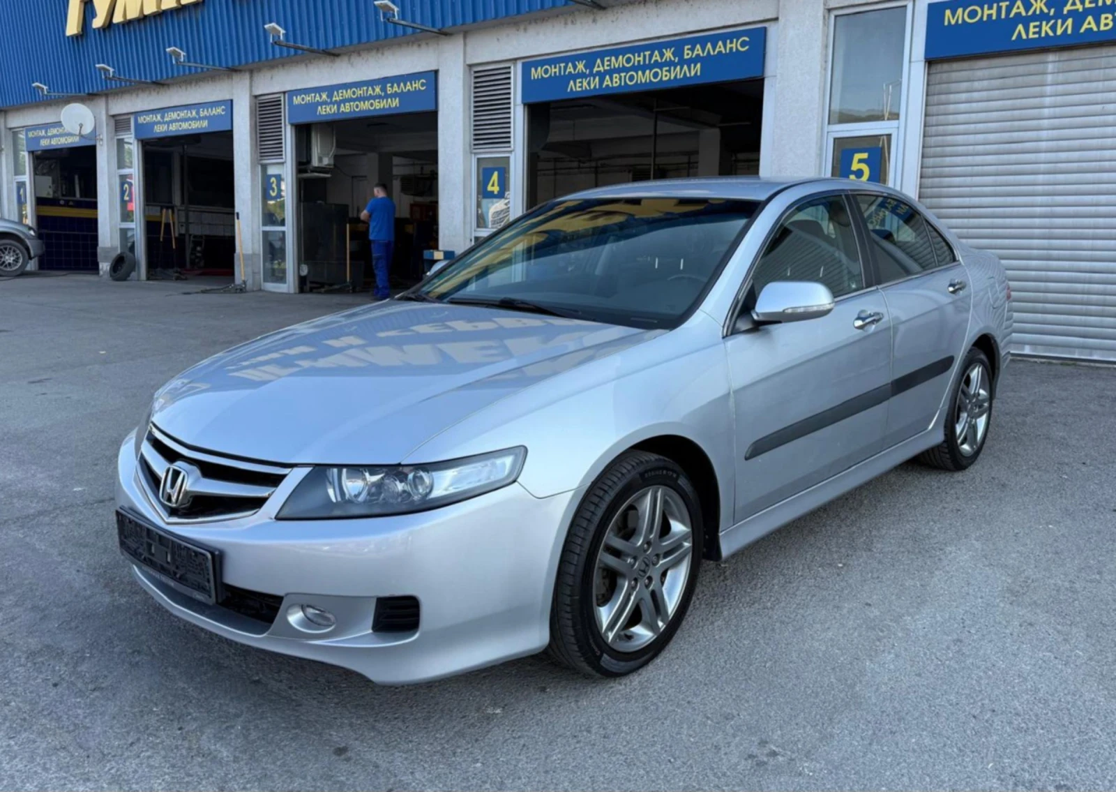Honda Accord 2.0i FACELIFT - изображение 2