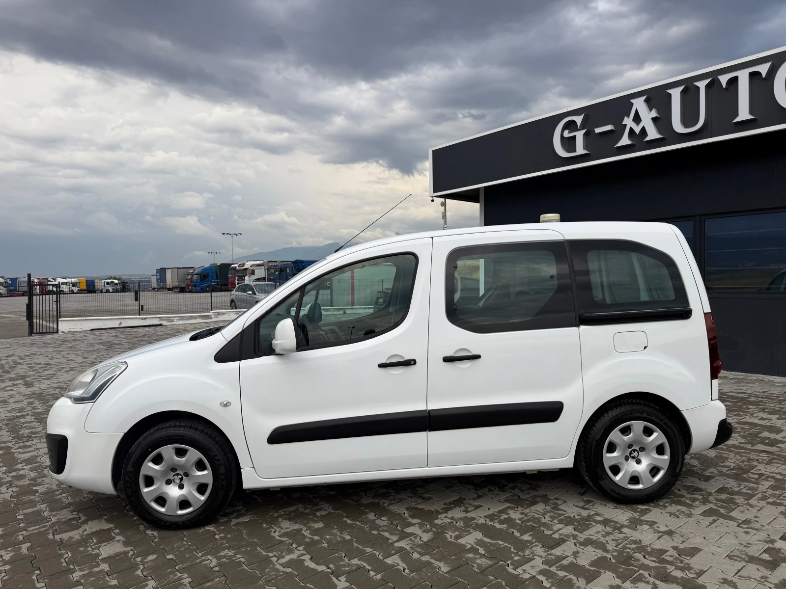 Peugeot Partner 1.6HDI 100 ks Собствен лизинг !!! - изображение 8