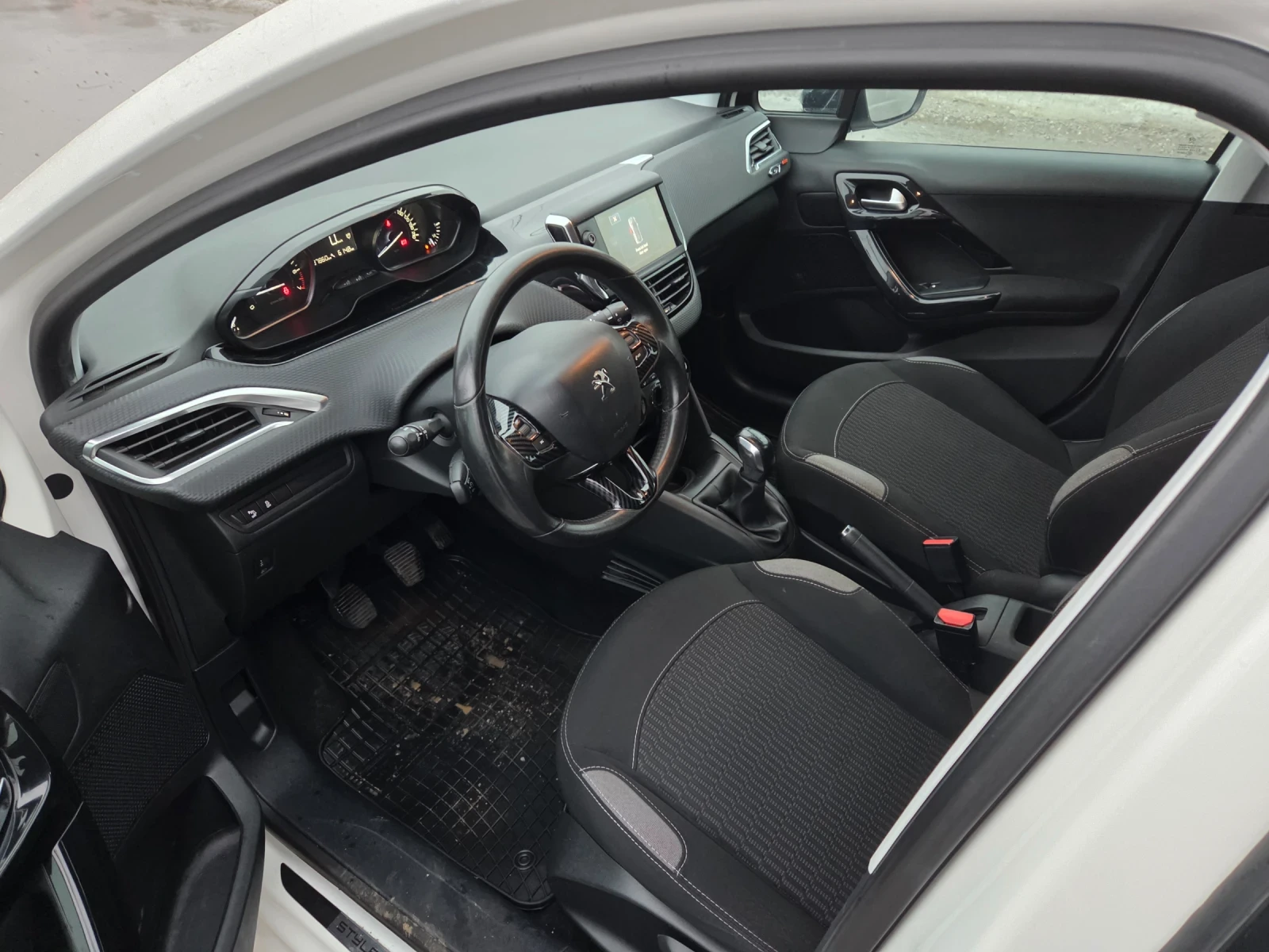 Peugeot 208 GTline 1, 200 EURO6 - изображение 8