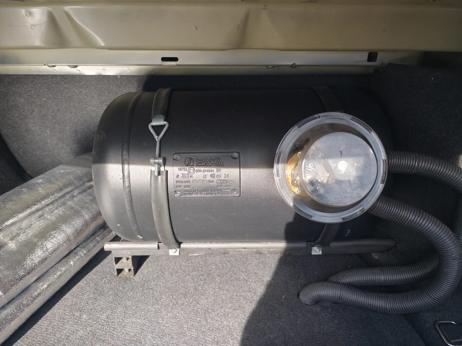 BMW 520 Газ бензин , снимка 13 - Автомобили и джипове - 53537639