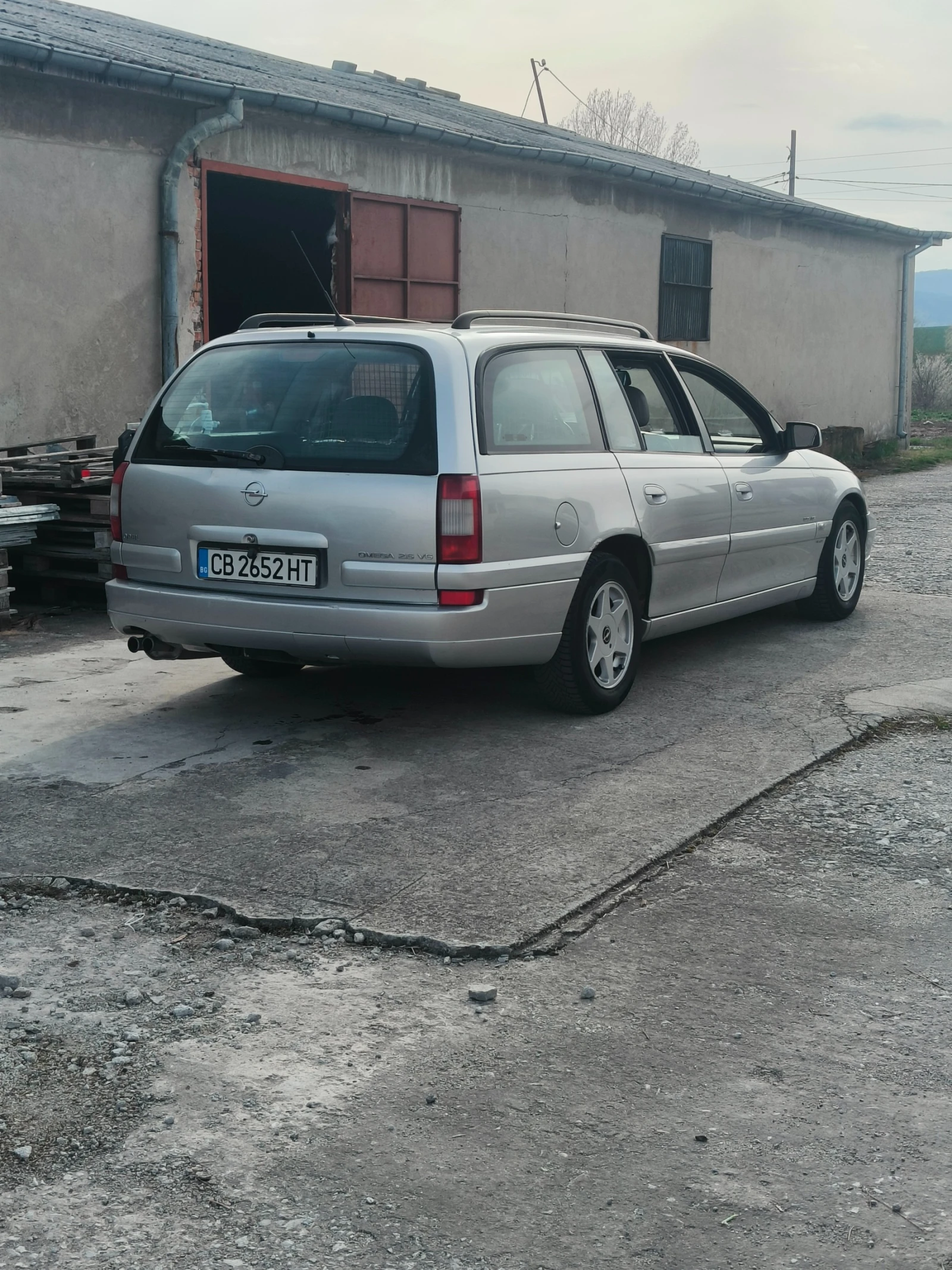 Opel Omega 2.6 V6 Elegance с шпер, LPG, ръчка, кожа, нивомат, снимка 4 - Автомобили и джипове - 54184698