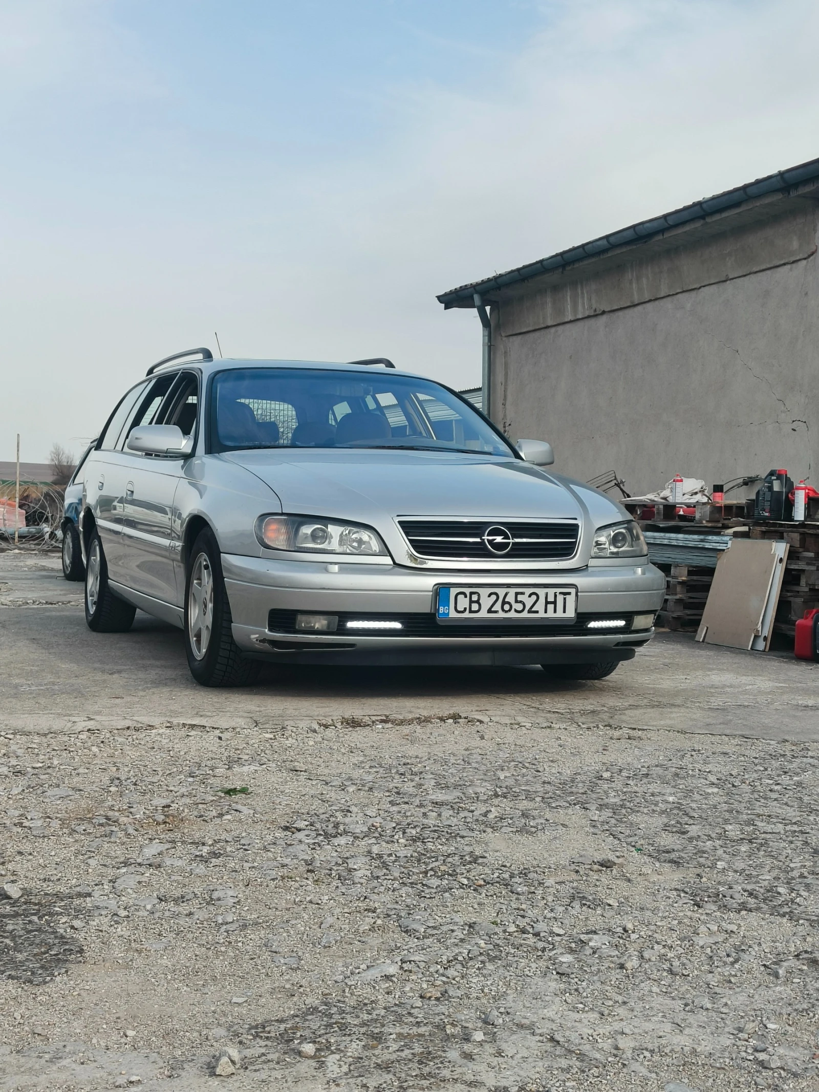 Opel Omega 2.6 V6 Elegance с шпер, LPG, ръчка, кожа, нивомат, снимка 2 - Автомобили и джипове - 54184698