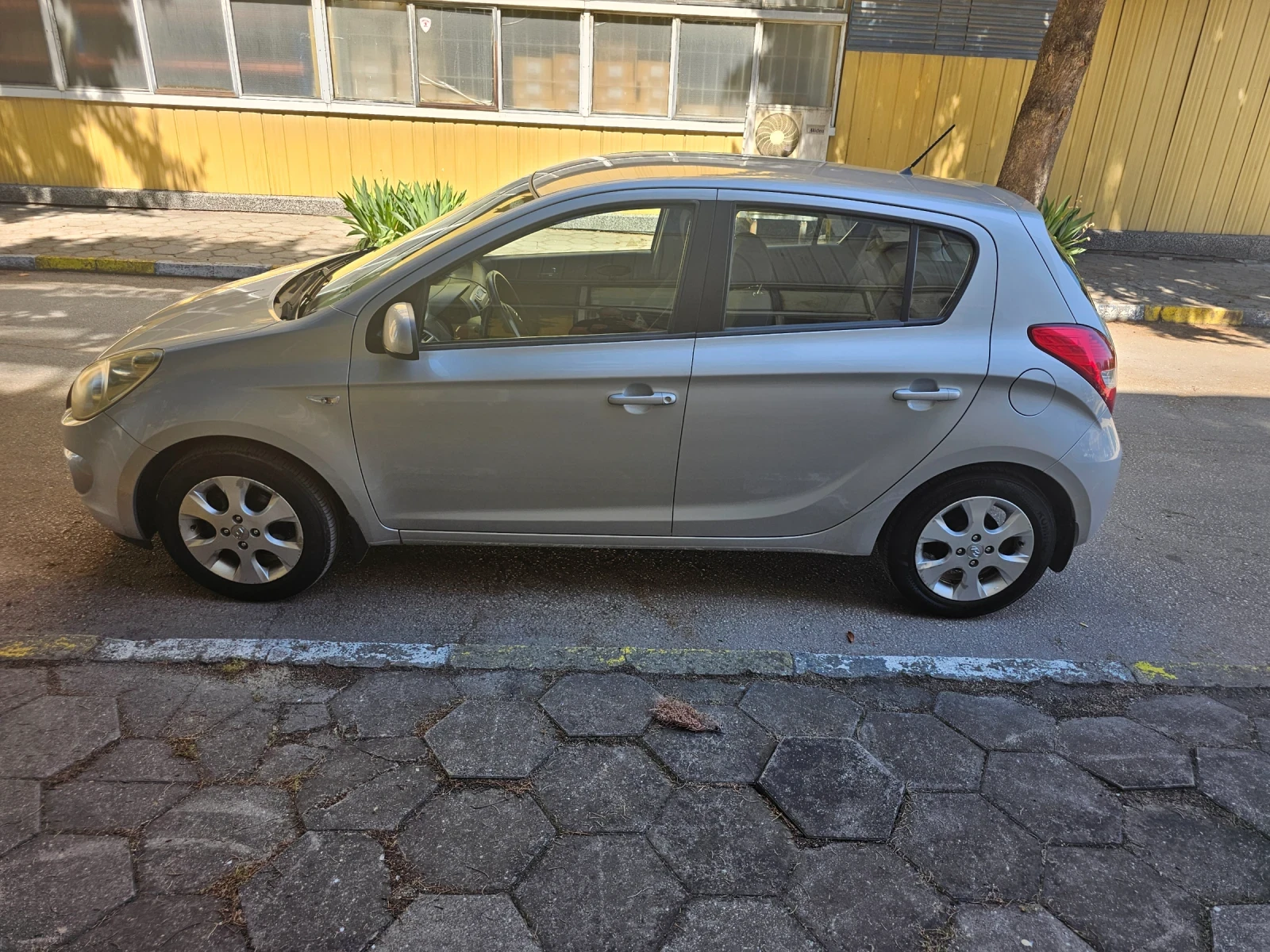 Hyundai I20, снимка 2 - Автомобили и джипове - 54914391