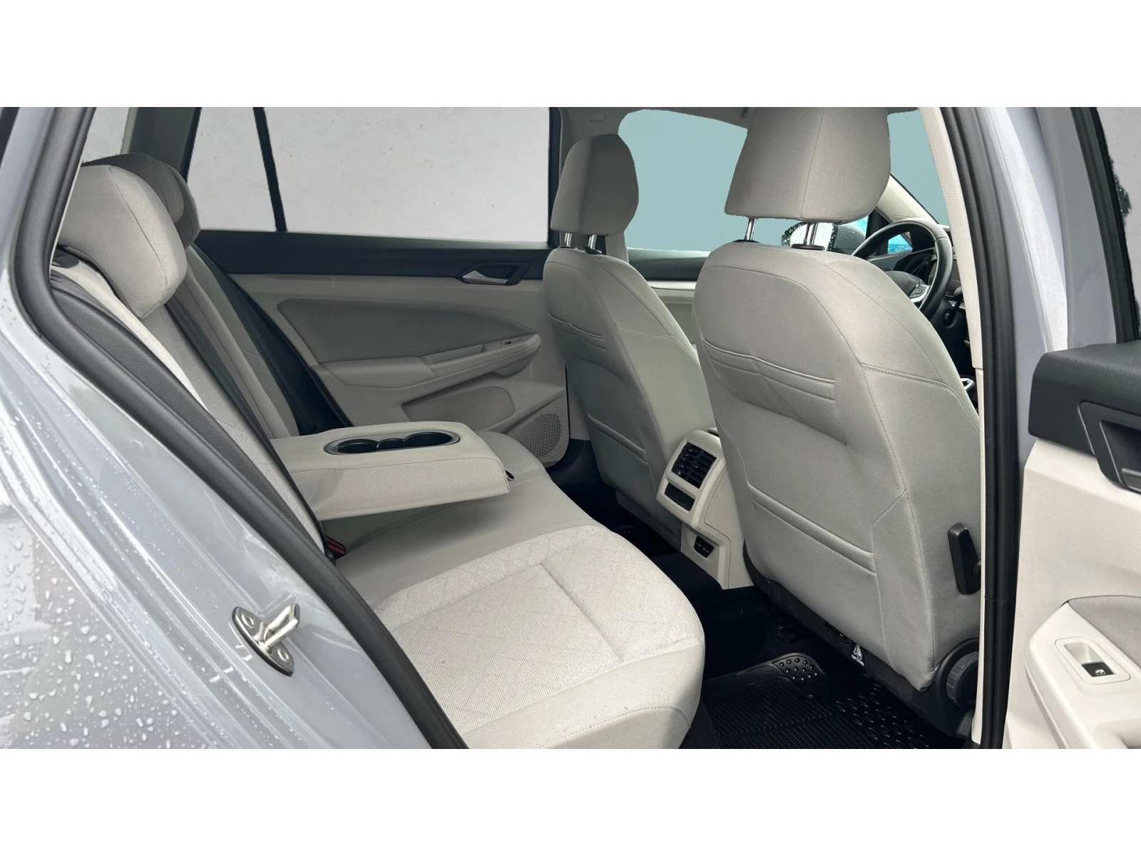 VW Golf 2.0 TDi M/T, Месечна вноска от 266  , снимка 10 - Автомобили и джипове - 55043523