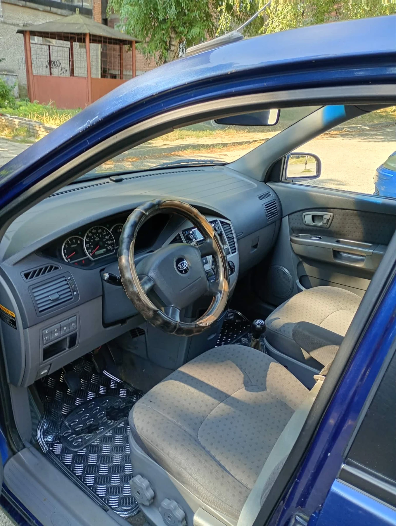 Kia Carens, снимка 8 - Автомобили и джипове - 55725608