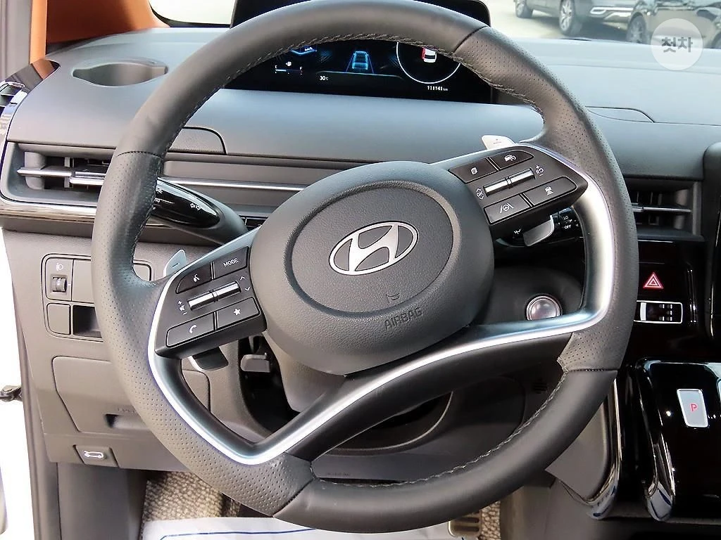 Hyundai Staria INSCRIPTION * FIRST CLASS* FULL MAX * КРАЙНА ЦЕНА*, снимка 9 - Автомобили и джипове - 55950763