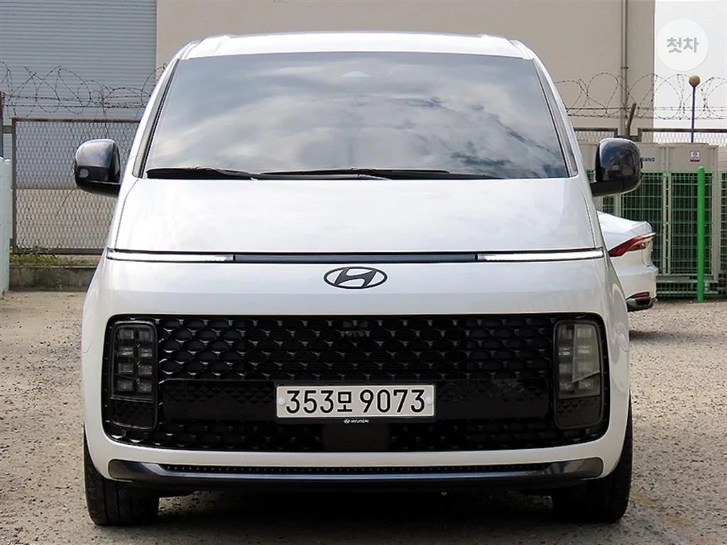 Hyundai Staria INSCRIPTION * FIRST CLASS* FULL MAX * КРАЙНА ЦЕНА*, снимка 3 - Автомобили и джипове - 55950763