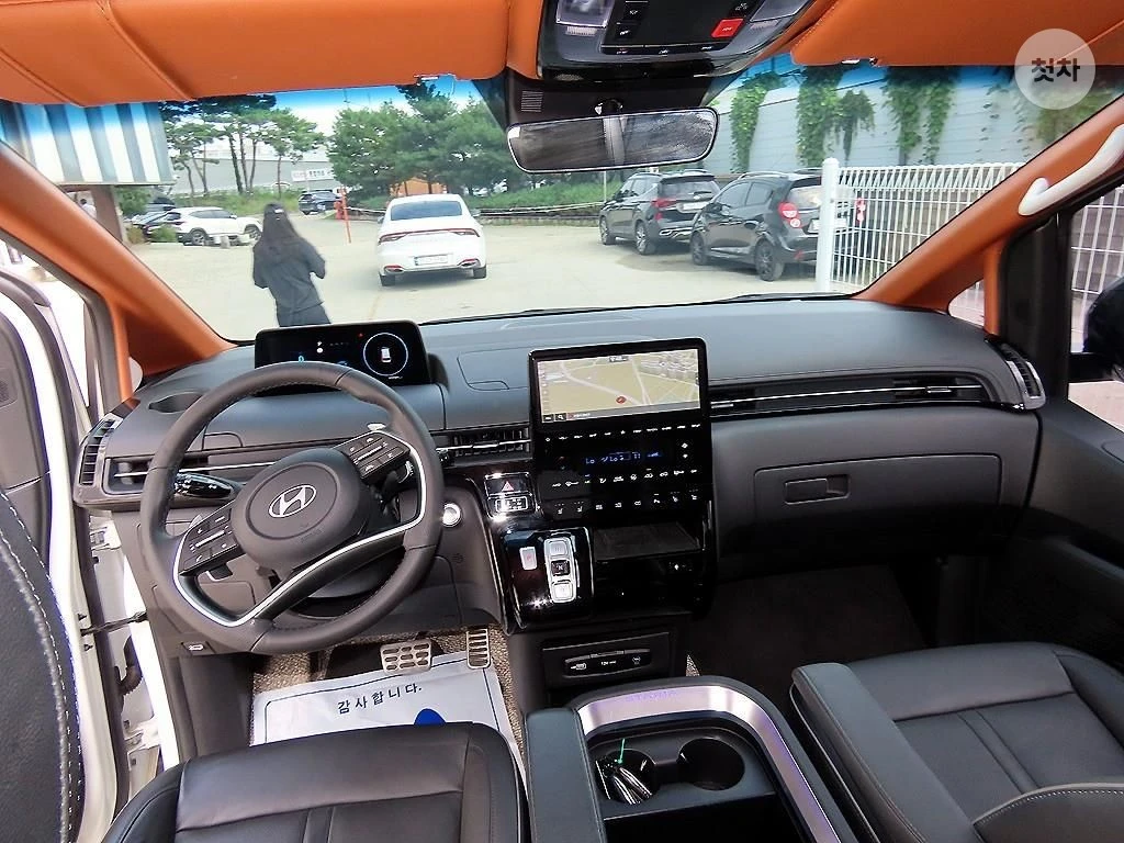 Hyundai Staria INSCRIPTION * FIRST CLASS* FULL MAX * КРАЙНА ЦЕНА*, снимка 8 - Автомобили и джипове - 55950763