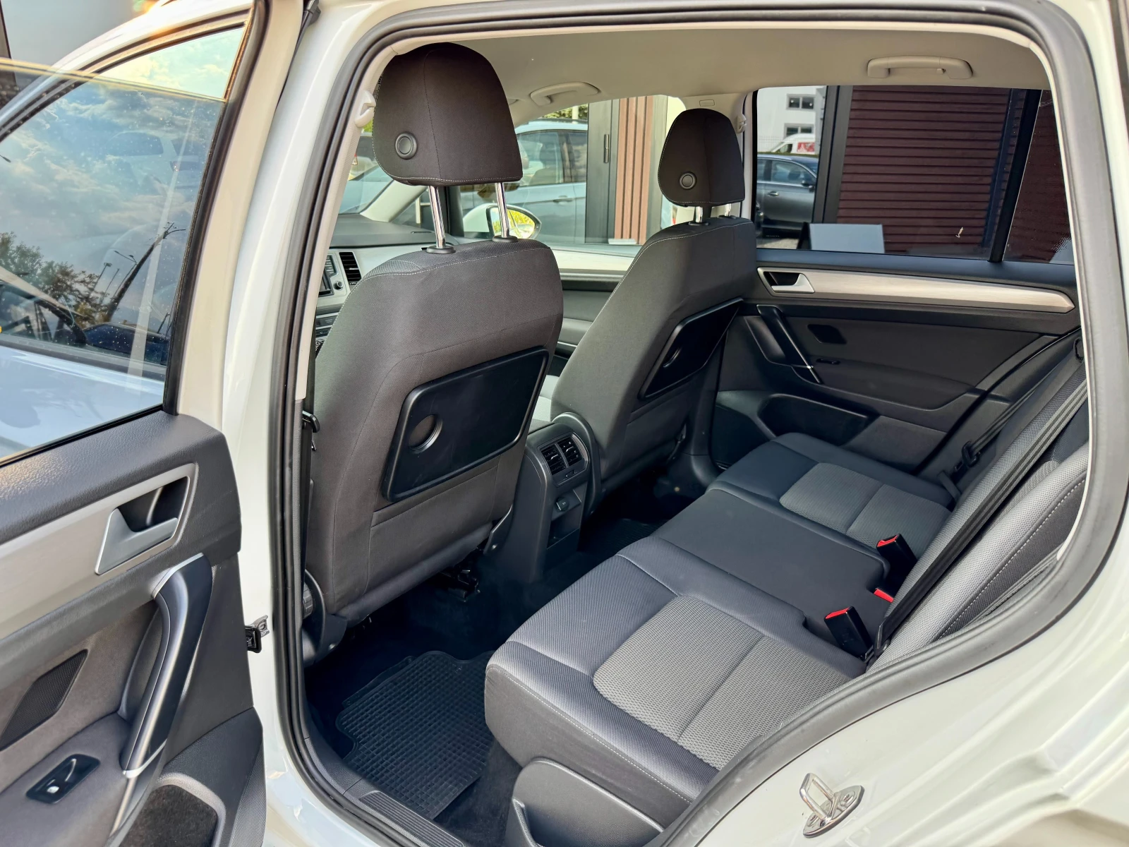 VW Sportsvan SPORTSVAN* Камера* , снимка 8 - Автомобили и джипове - 56127633