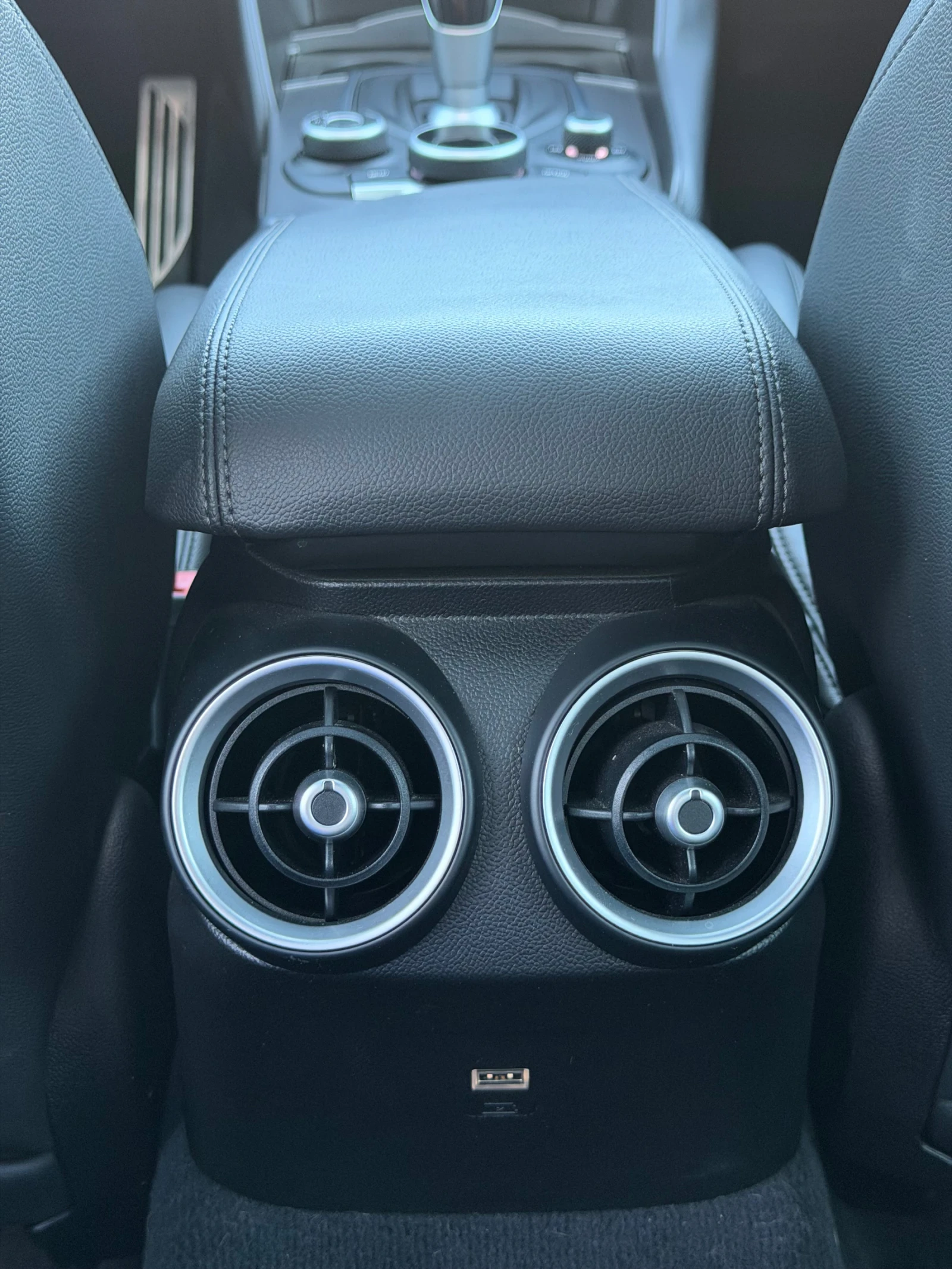 Alfa Romeo Giulia 2.0 Ti, снимка 12 - Автомобили и джипове - 56133138