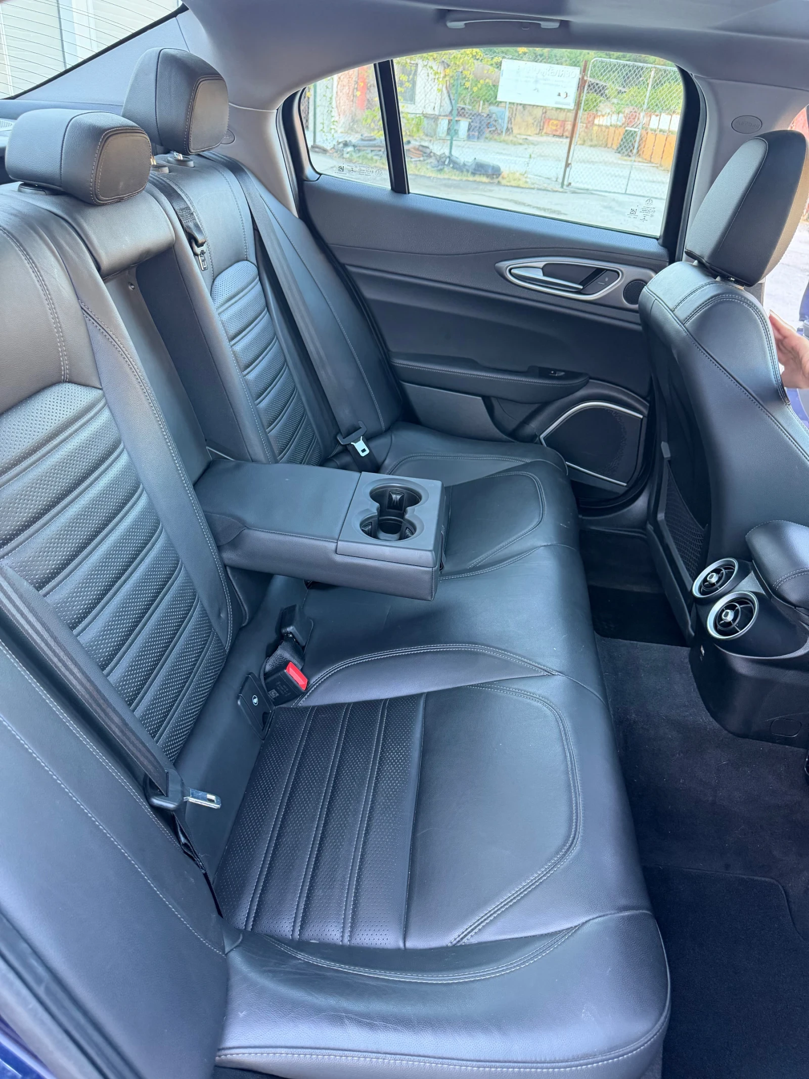 Alfa Romeo Giulia 2.0 Ti, снимка 14 - Автомобили и джипове - 56133138