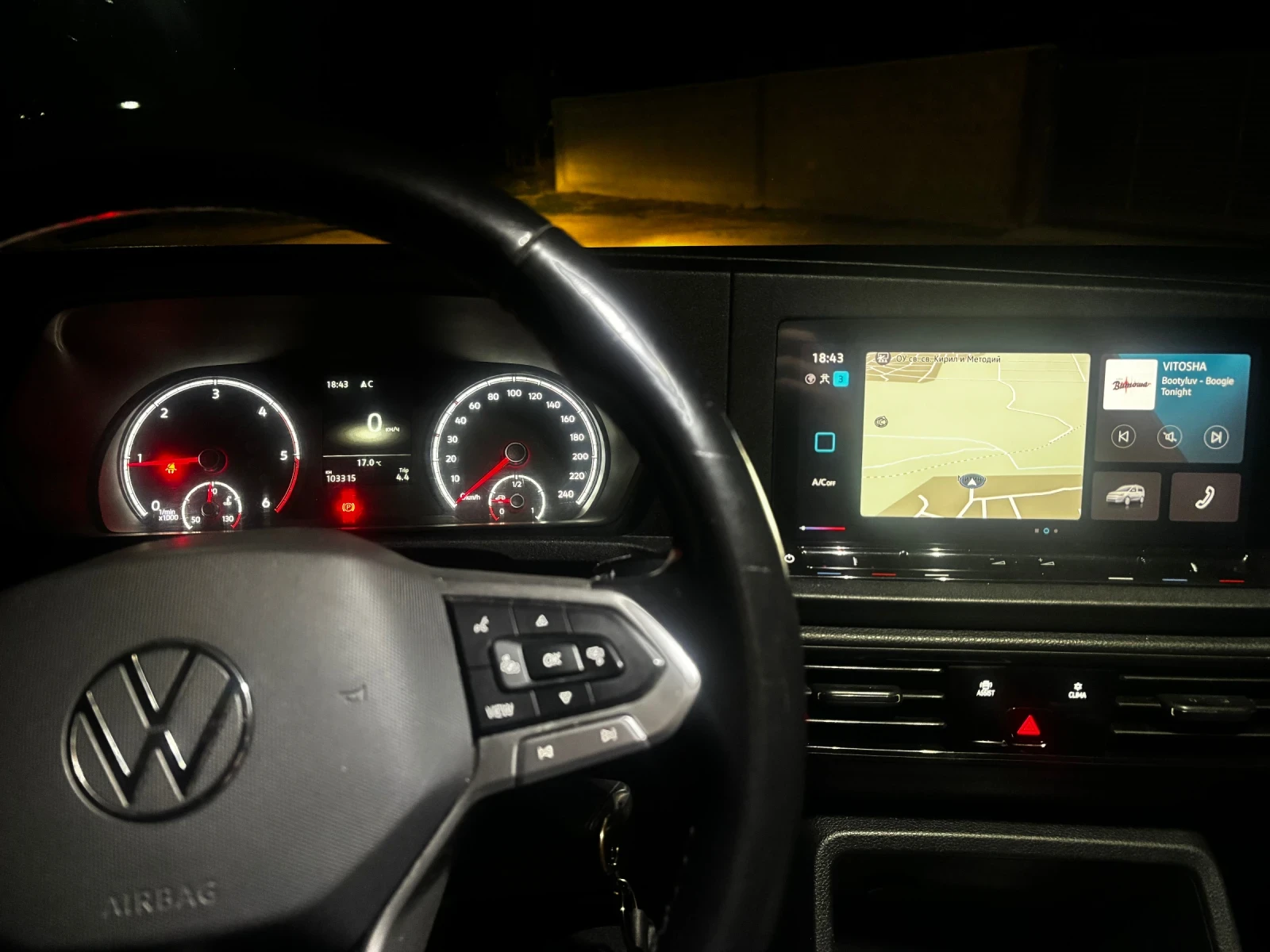 VW Caddy, снимка 17 - Автомобили и джипове - 56730288