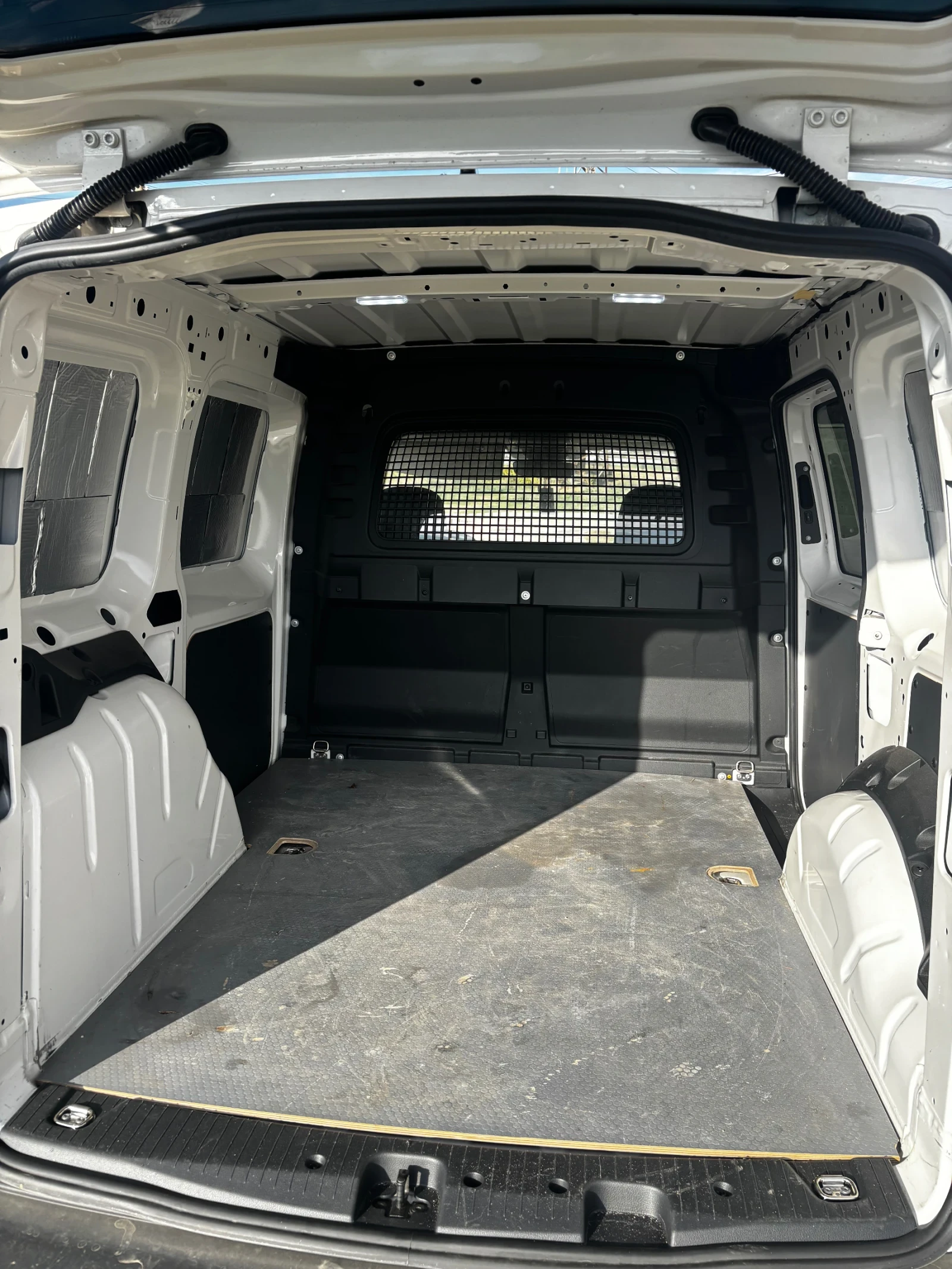 VW Caddy, снимка 11 - Автомобили и джипове - 56730288