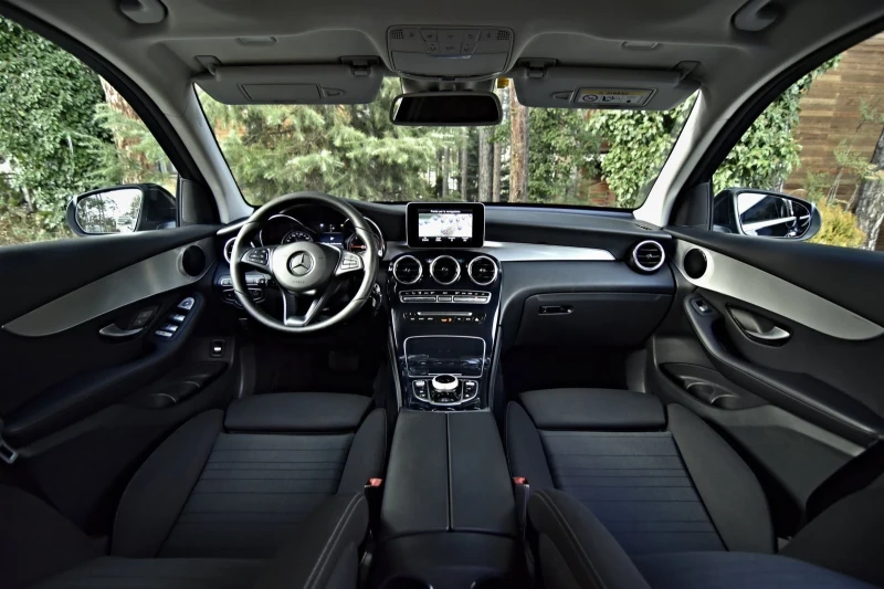 Mercedes-Benz GLC 220 4MATIC // DISTRONIK// EXCLUSIVE, снимка 9 - Автомобили и джипове - 53035693