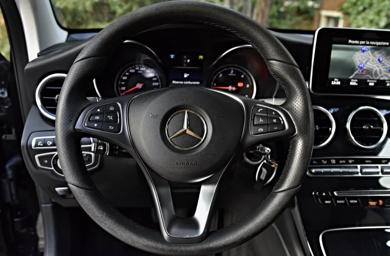 Mercedes-Benz GLC 220 4MATIC // DISTRONIK// EXCLUSIVE, снимка 15 - Автомобили и джипове - 53035693