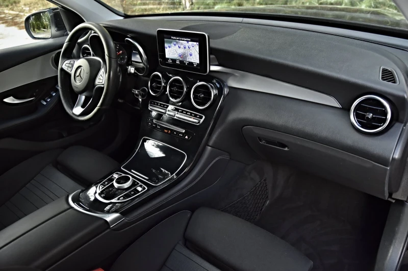 Mercedes-Benz GLC 220 4MATIC // DISTRONIK// EXCLUSIVE, снимка 11 - Автомобили и джипове - 53035693
