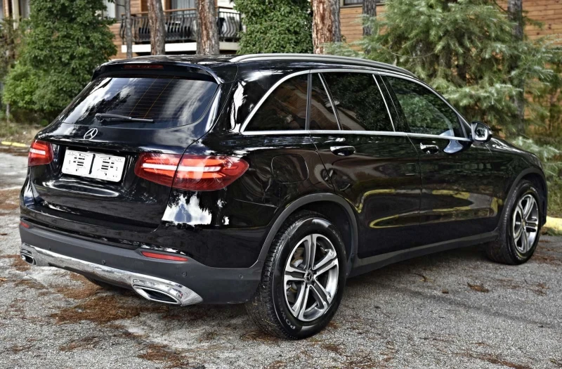 Mercedes-Benz GLC 220 4MATIC // DISTRONIK// EXCLUSIVE, снимка 4 - Автомобили и джипове - 53035693
