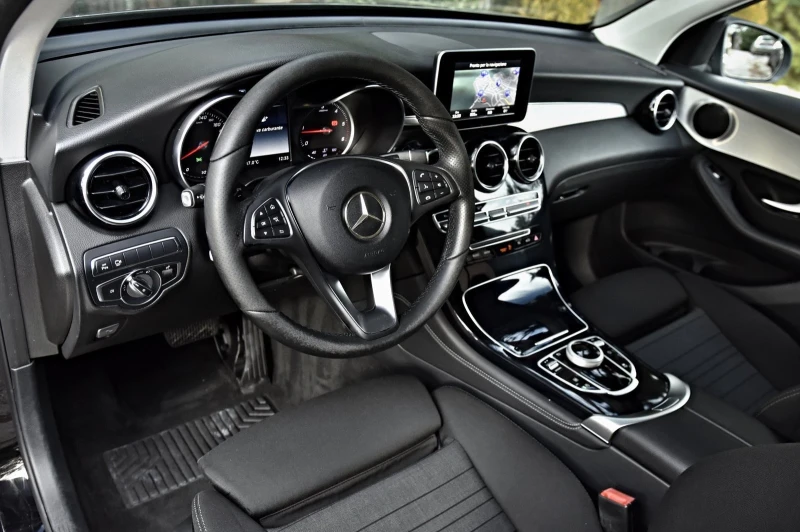 Mercedes-Benz GLC 220 4MATIC // DISTRONIK// EXCLUSIVE, снимка 8 - Автомобили и джипове - 53035693