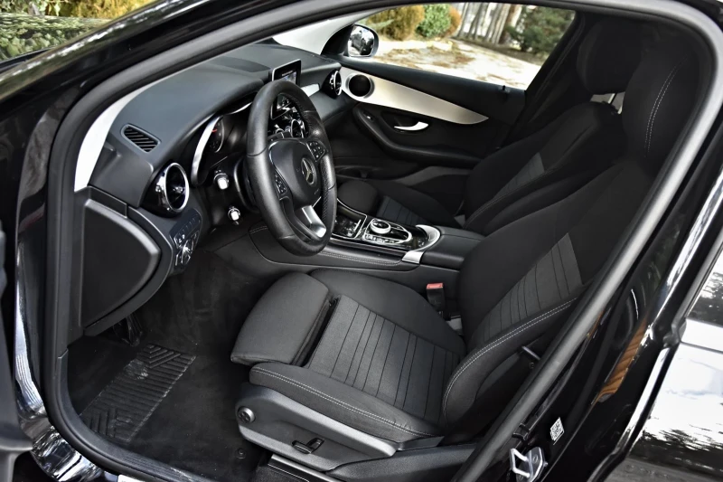 Mercedes-Benz GLC 220 4MATIC // DISTRONIK// EXCLUSIVE, снимка 12 - Автомобили и джипове - 53035693