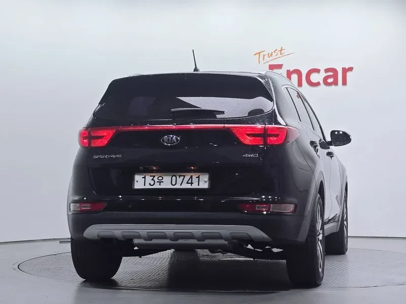 Kia Sportage 2.0 CRDi 4WD, снимка 4 - Автомобили и джипове - 54274973