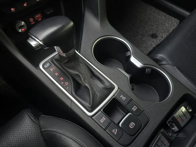 Kia Sportage 2.0 CRDi 4WD, снимка 9 - Автомобили и джипове - 54274973