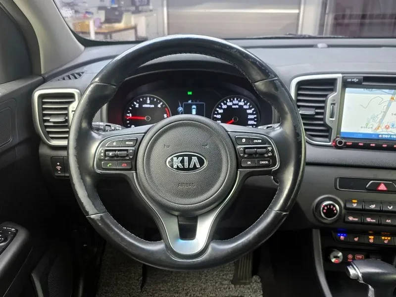 Kia Sportage 2.0 CRDi 4WD, снимка 14 - Автомобили и джипове - 54274973