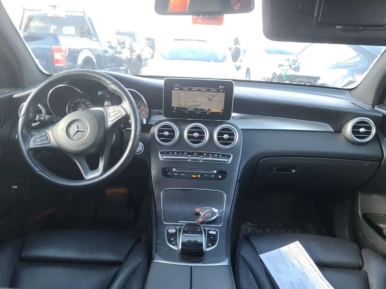 Mercedes-Benz GLC * 300 * * ПАНОРАМА* * ПОДГРЕВИ* * ЗАДНА КАМЕРА* , снимка 9 - Автомобили и джипове - 53849228