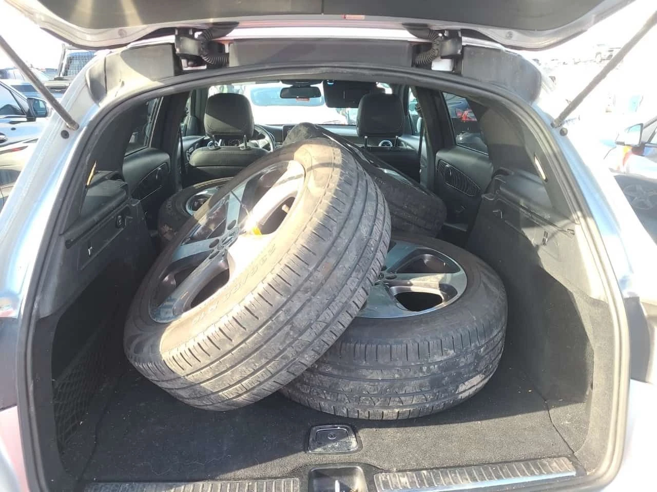 Mercedes-Benz GLC * 300 * * ПАНОРАМА* * ПОДГРЕВИ* * ЗАДНА КАМЕРА* , снимка 14 - Автомобили и джипове - 53849228