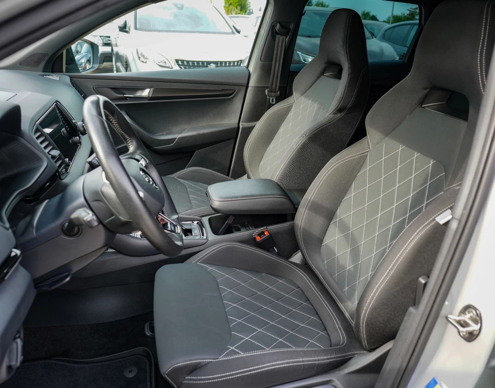 Skoda Karoq SportLine/DSG/Nardo Grey, снимка 10 - Автомобили и джипове - 54223949