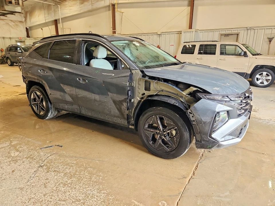 Hyundai Tucson, снимка 4 - Автомобили и джипове - 54787798