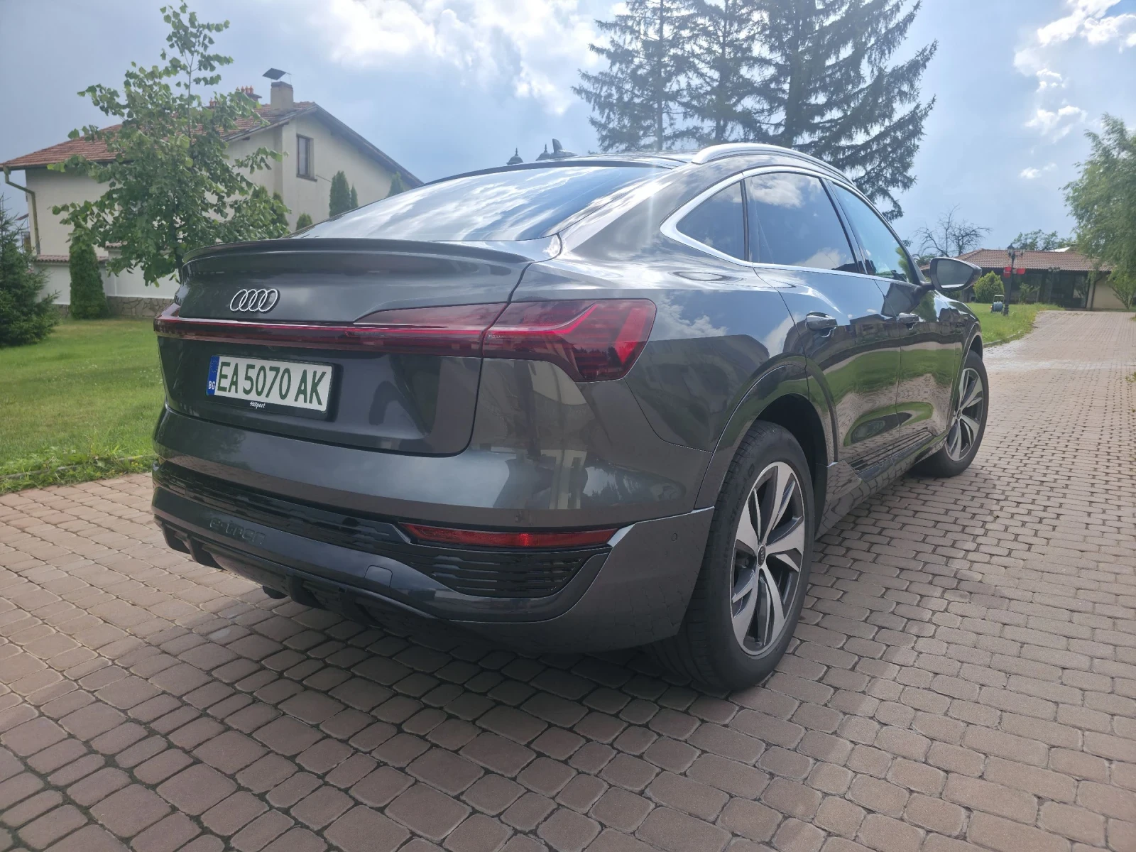 Audi Q8 17000км. E-Tron S line 408 hp Sportback 55 , снимка 4 - Автомобили и джипове - 55013264