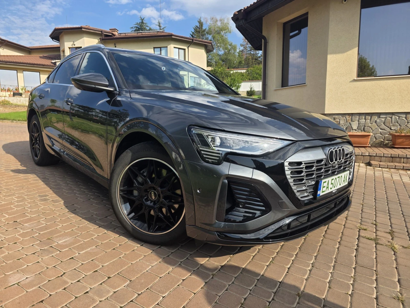 Audi Q8 17000км.E-Tron S line 408 hp Sportback 55 Quattro 